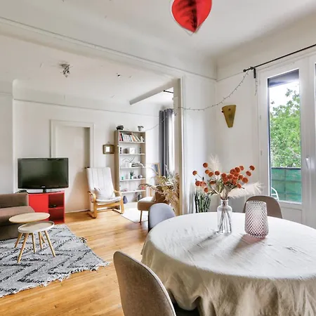 T3 With Balcony Overlooking The Bastille * باريس